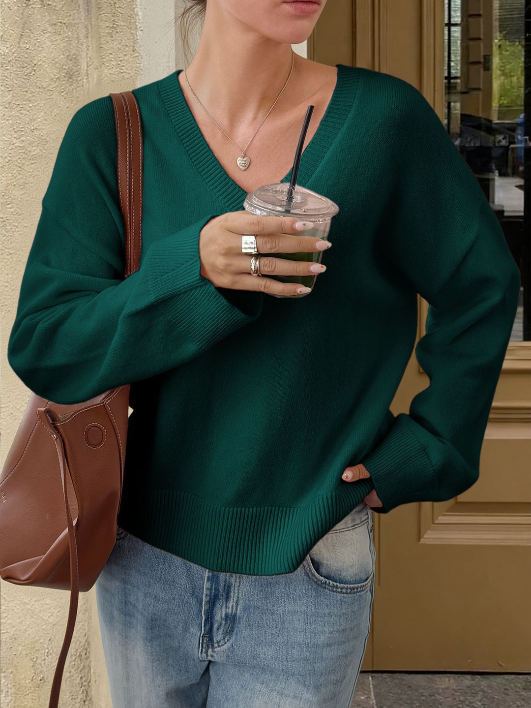 Women's oversized V-neck fine knit sweater with dropped shoulder, long kimono sleeves and wide ribbed trim Mune Fashion