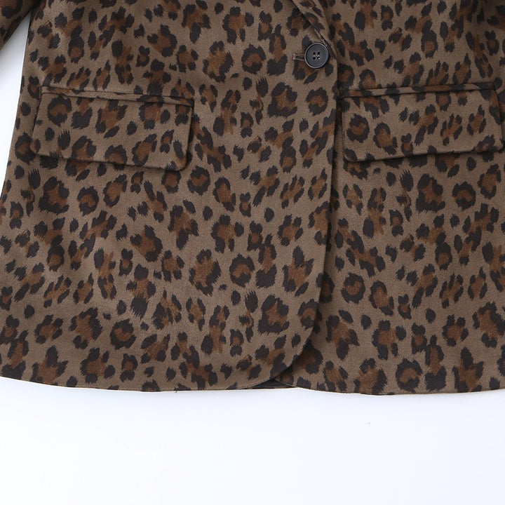 Women's Fitted Blazer in Leopard Print with Lapels and Flap Pockets Mune Fashion