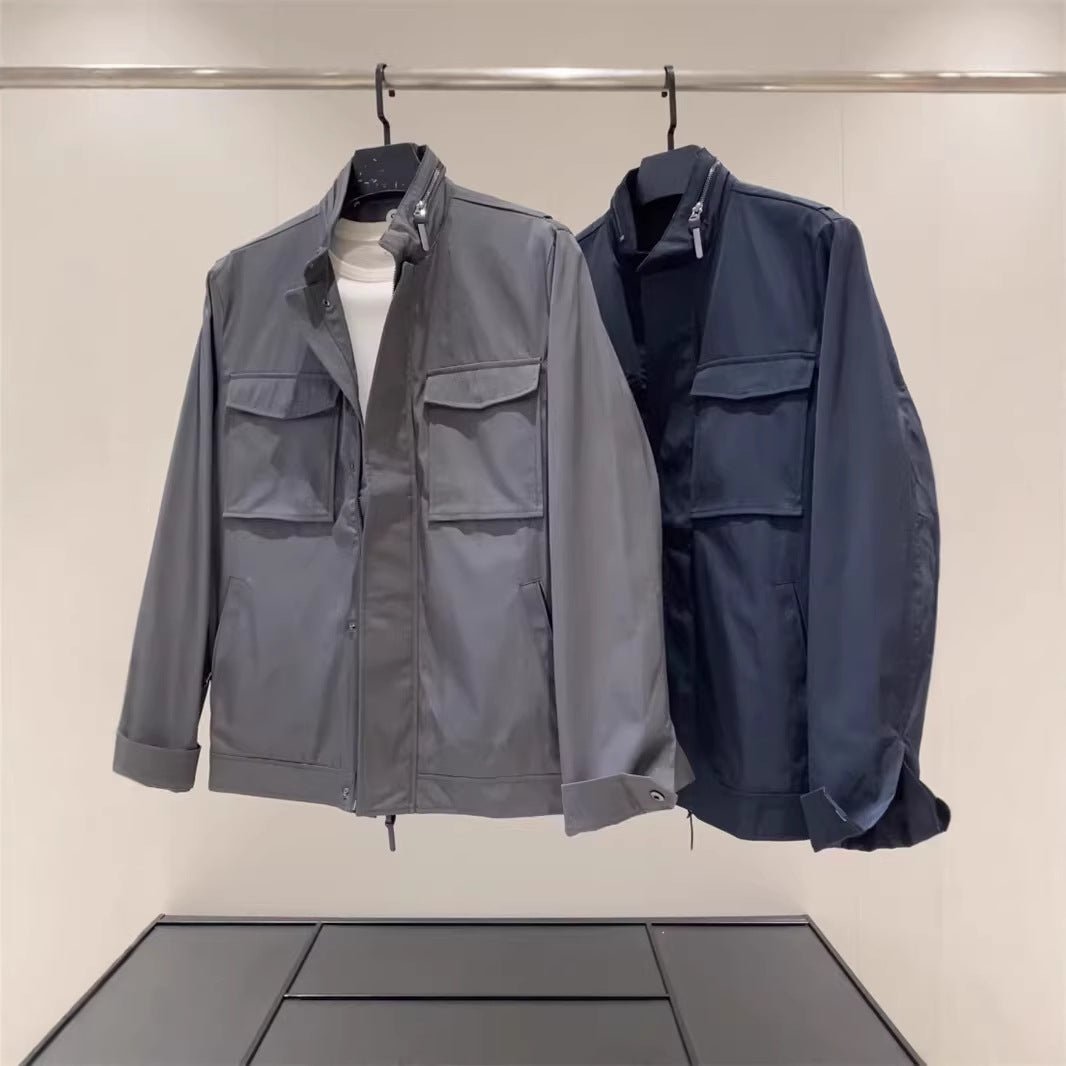 Men's lightweight field jacket made of technical material with applied flap pockets and stand-up collar Mune Fashion
