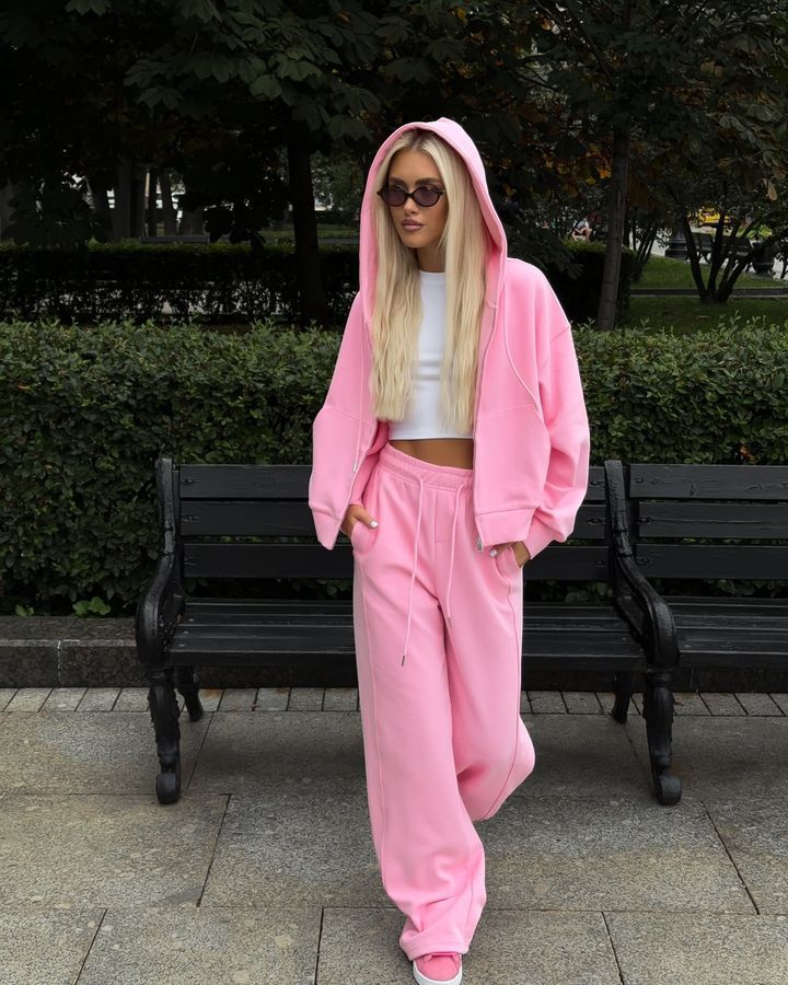 Women's cropped hoodie jacket with full zip and high-waisted jogging pants set Mune Fashion