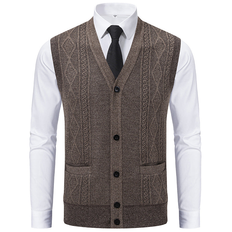 Men's V-neck knitted vest with cable pattern, continuous button placket and patch pockets Mune Fashion