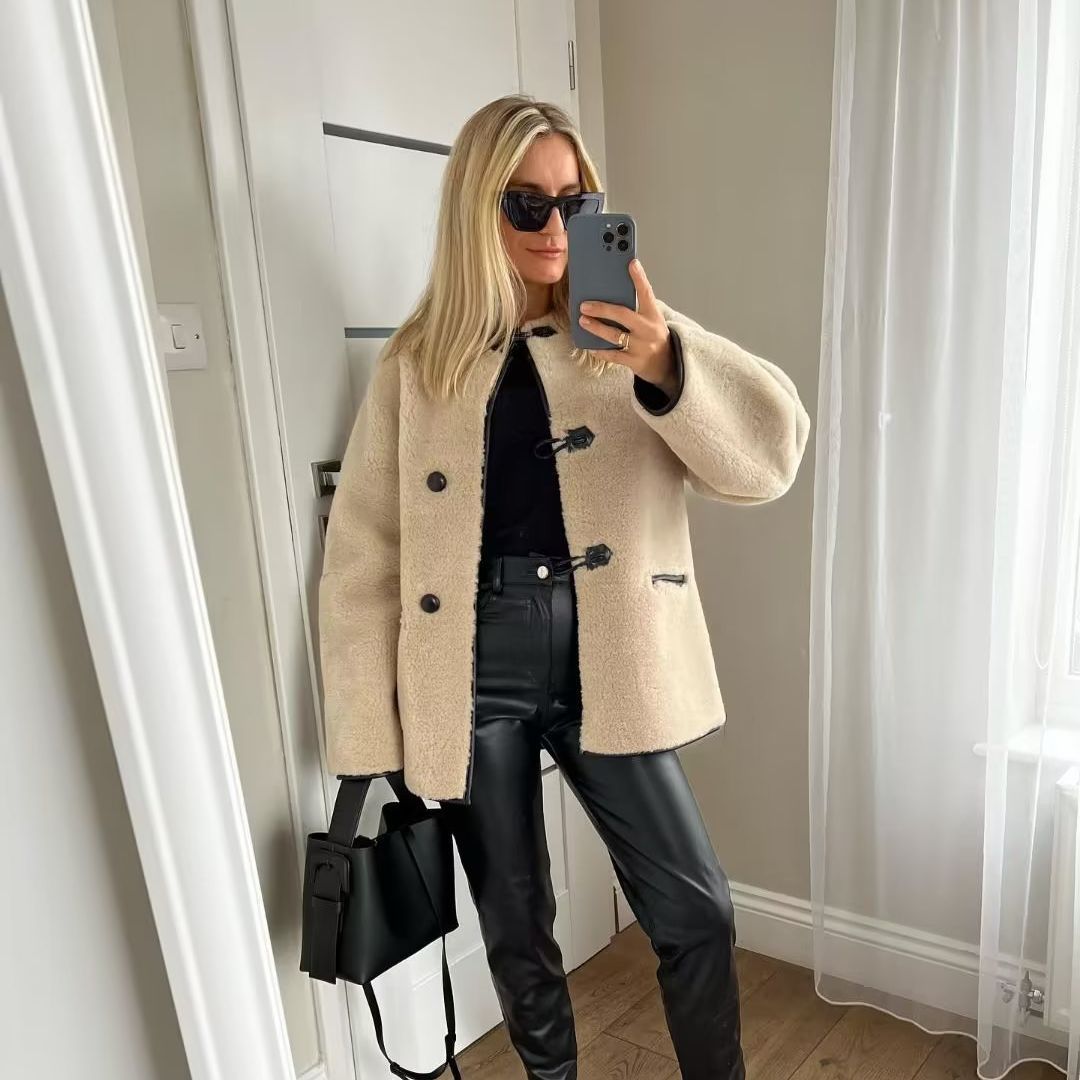 Women's short teddy coat with toggle closure, faux leather edging and patch pockets Mune Fashion