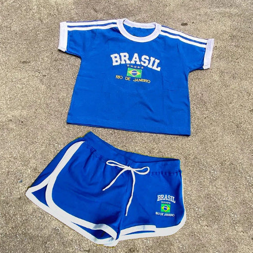 Women's fitted short-cut fan crop shirt with contrast collar and embroidered flag patch Mune Fashion