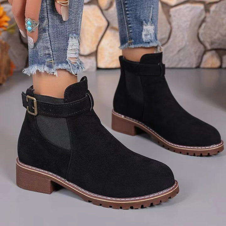 Women's ankle-high Chelsea boots with elastic insert, decorative buckle, and grooved rubber sole Mune Fashion