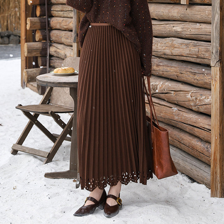 Women's pleated midi skirt with fine pleats, elasticated waistband and floral laser-cut hem Mune Fashion