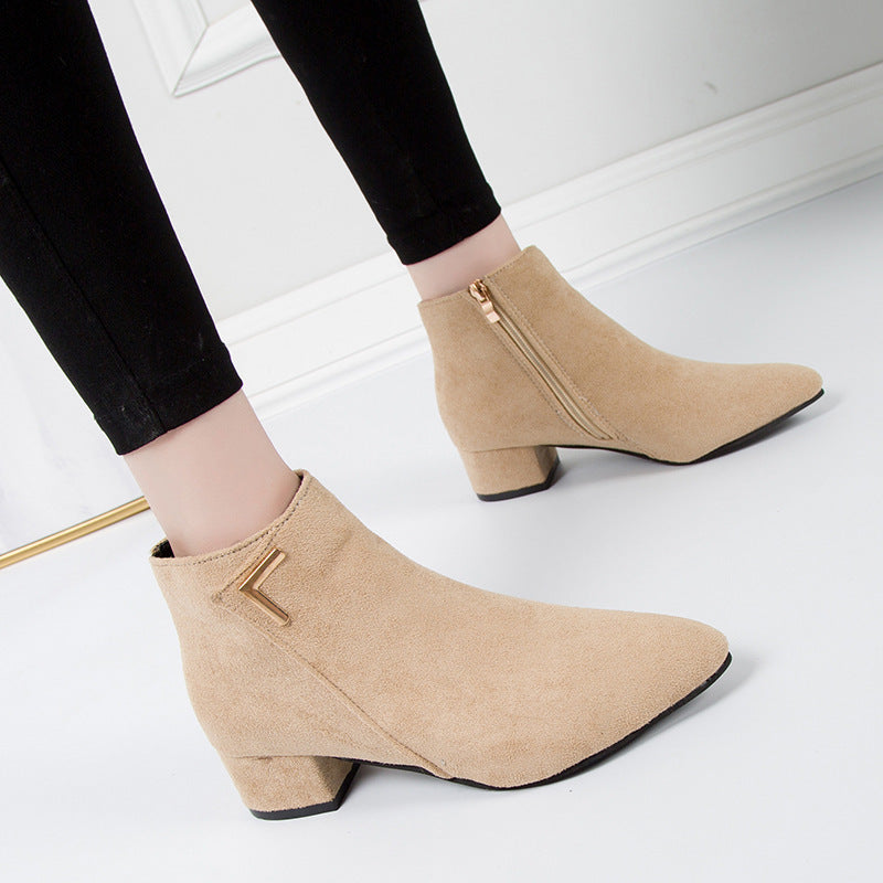 Ladies' pointed ankle boots in smooth leather look with subtle metal corner appliqué and padded insole Mune Fashion