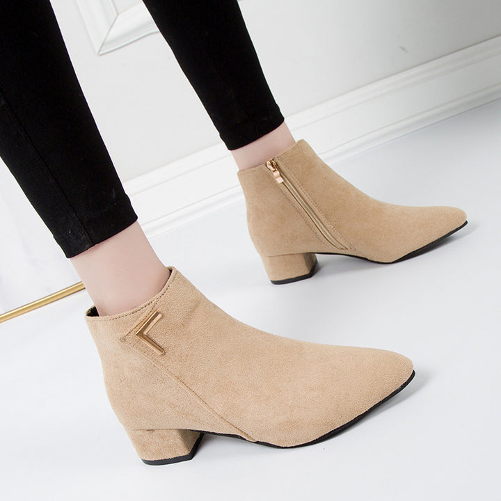 Ladies' pointed ankle boots in smooth leather look with subtle metal corner appliqué and padded insole Mune Fashion