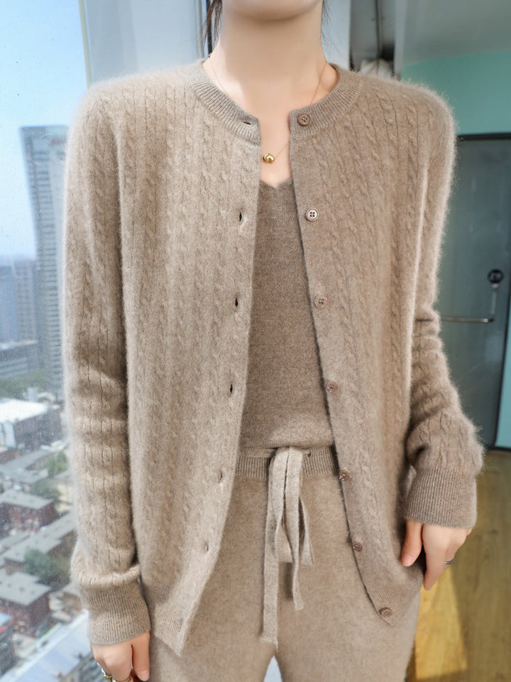 Ladies Short-cut Fine Knit Cardigan with Subtle Structure and Round Neck Mune Fashion