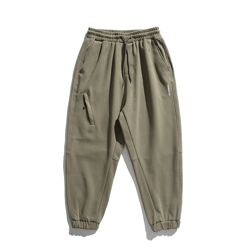 Unisex wide jogging pants in oversized cut with elastic waistband, knee panel and ribbed cuffs Mune Fashion