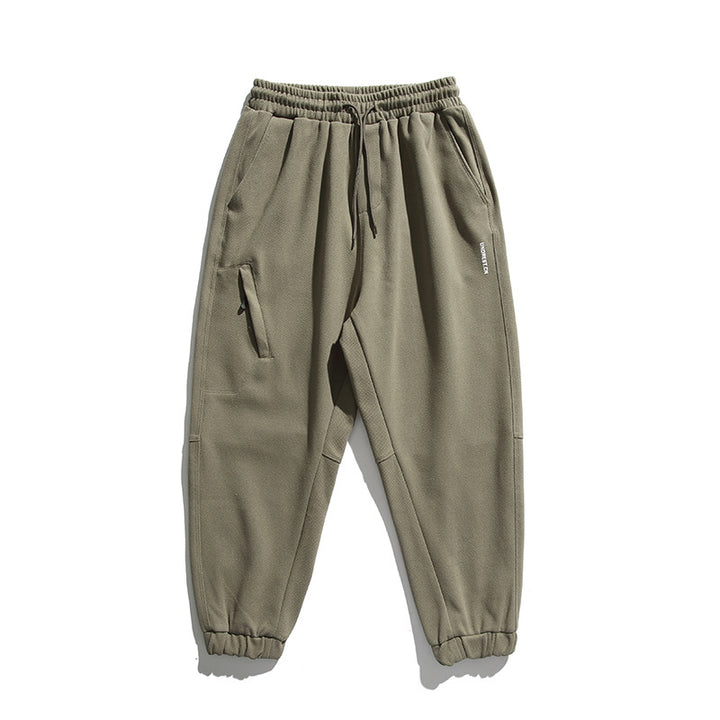 Unisex wide jogging pants in oversized cut with elastic waistband, knee panel and ribbed cuffs Mune Fashion