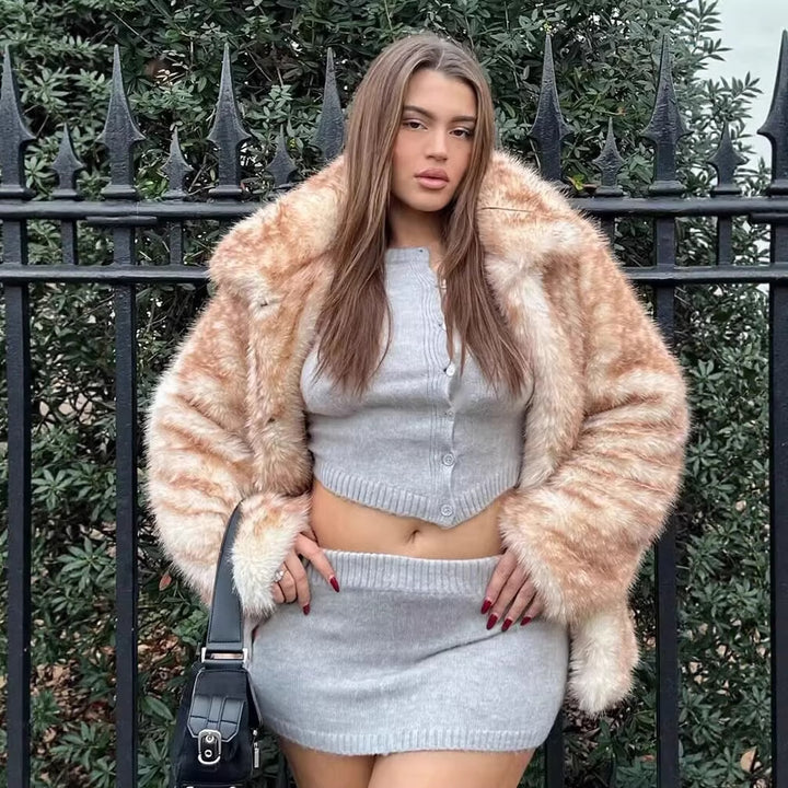 Women's short coat made of voluminous teddy faux fur with stand-up collar and soft touch Mune Fashion