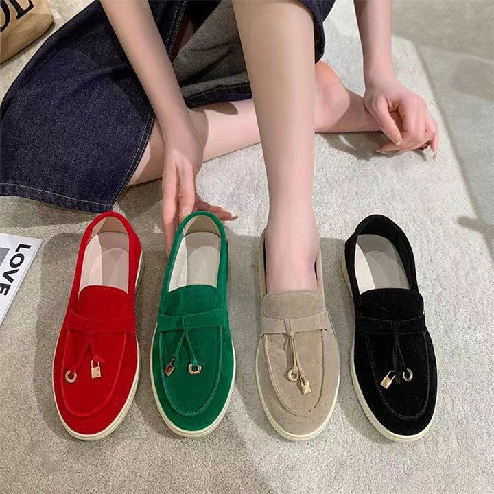 Women's Suede Slippers with Decorative Tassel and Structured Rubber Sole Mune Fashion