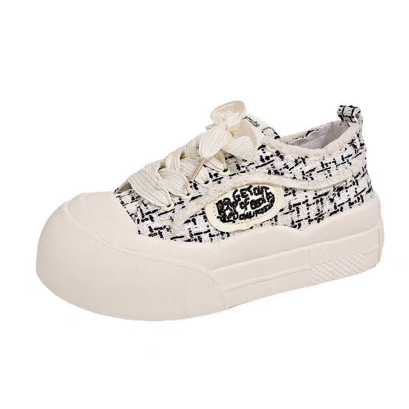 Women Comfortable Sneakers with cozy lining and trendy design Mune Fashion