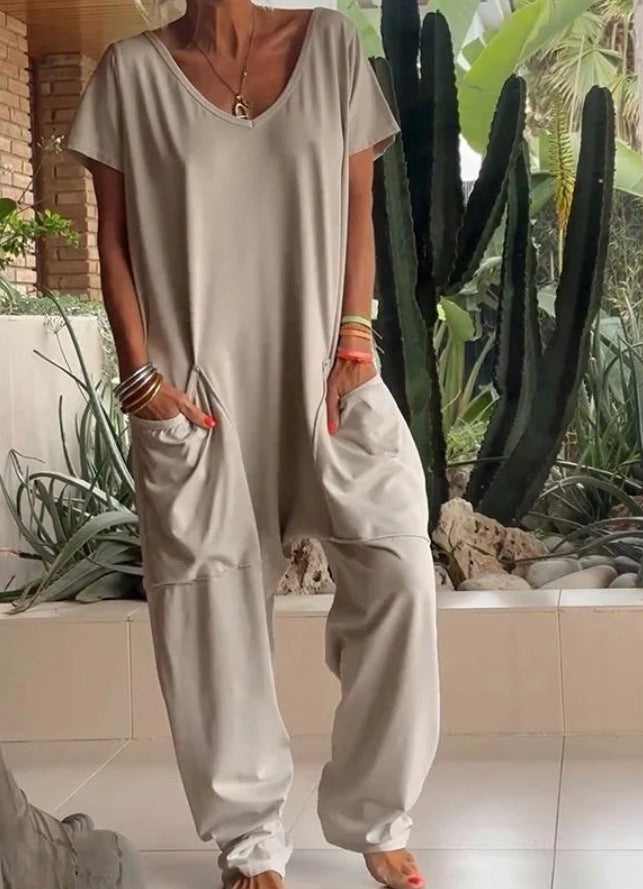 Women's comfortable oversized jumpsuit with V-neck, deep crotch and inset pockets Mune Fashion