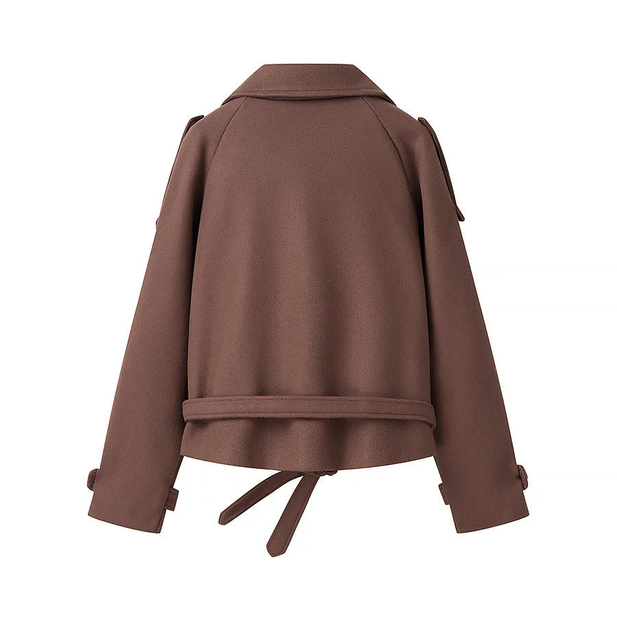 Women's cropped double-breasted trench coat with tie belt, shoulder patches and adjustable cuffs Mune Fashion