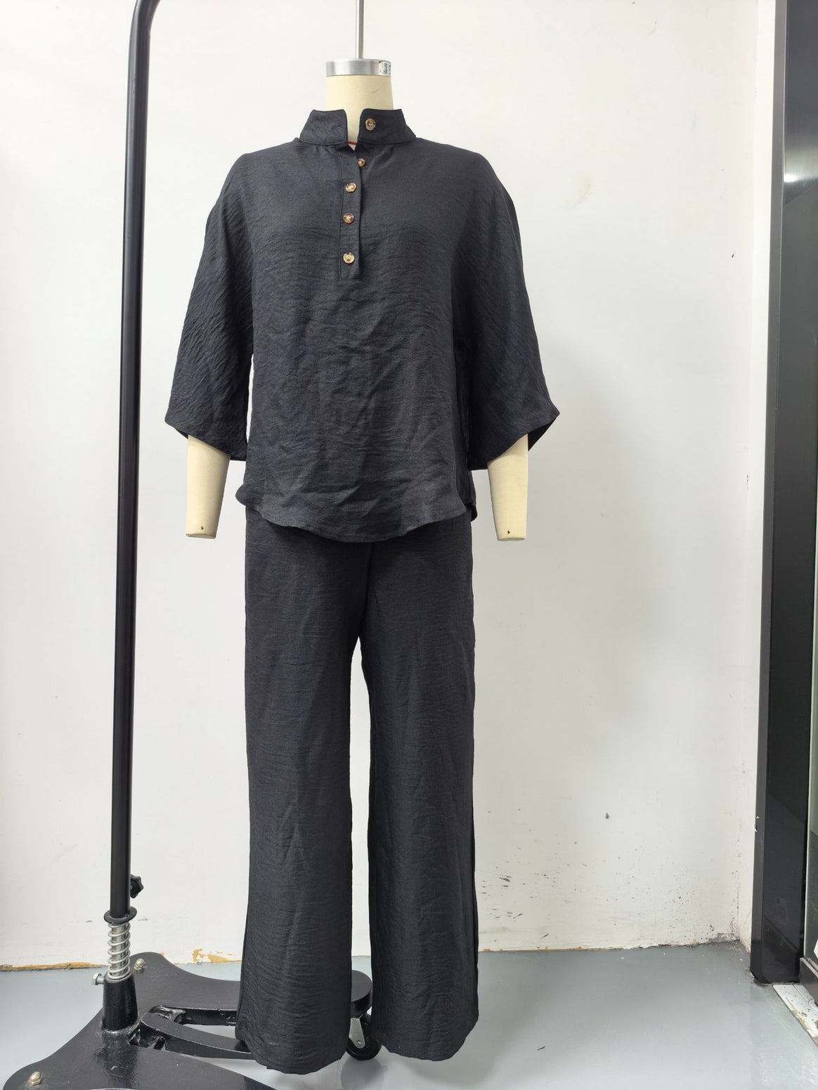 Women Lightweight Linen Loungewear Set with Stand-up Collar Button Placket and Wide Marlene Cut Mune Fashion