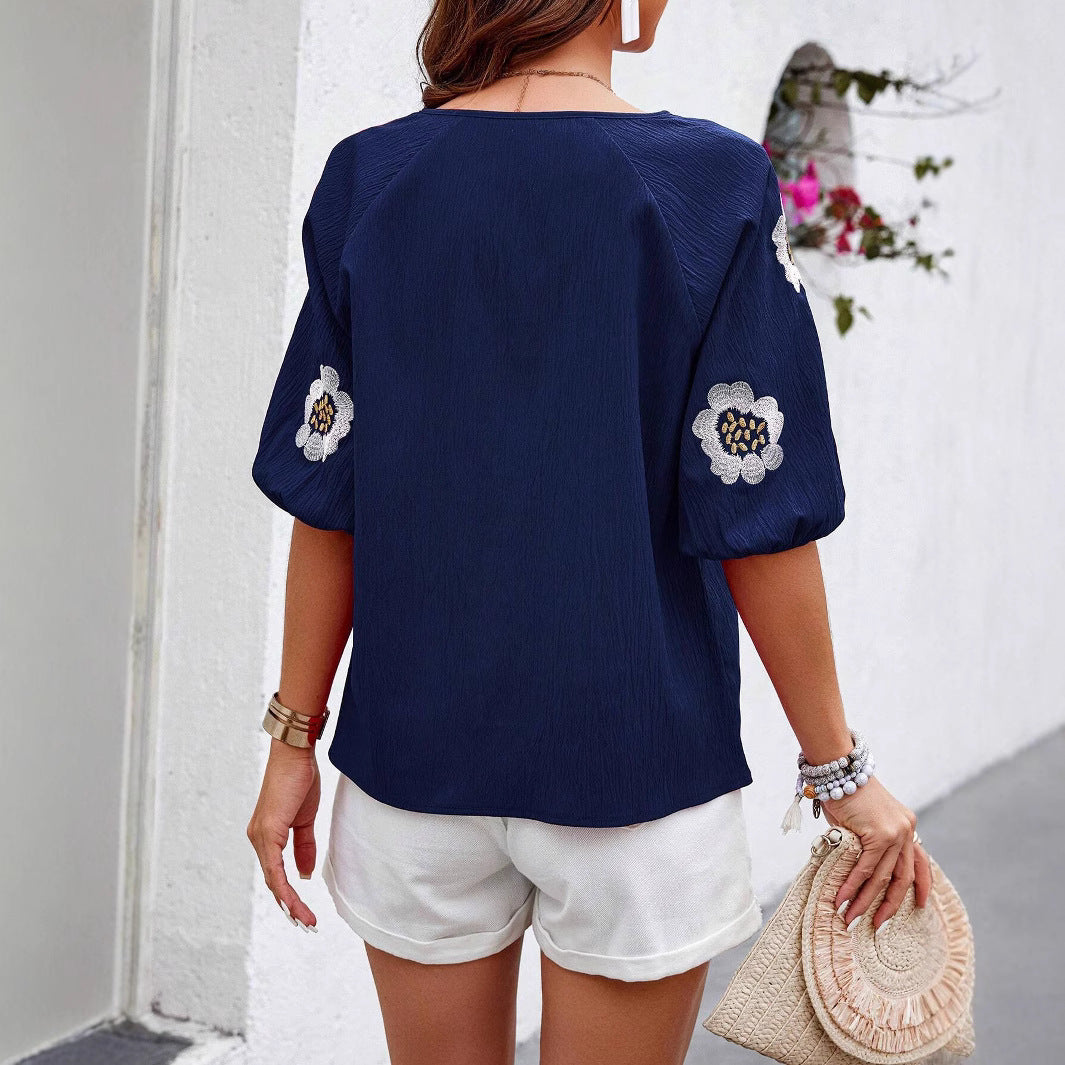 Women’s Boho blouse with V-neck, floral embroidery and short sleeves Mune Fashion