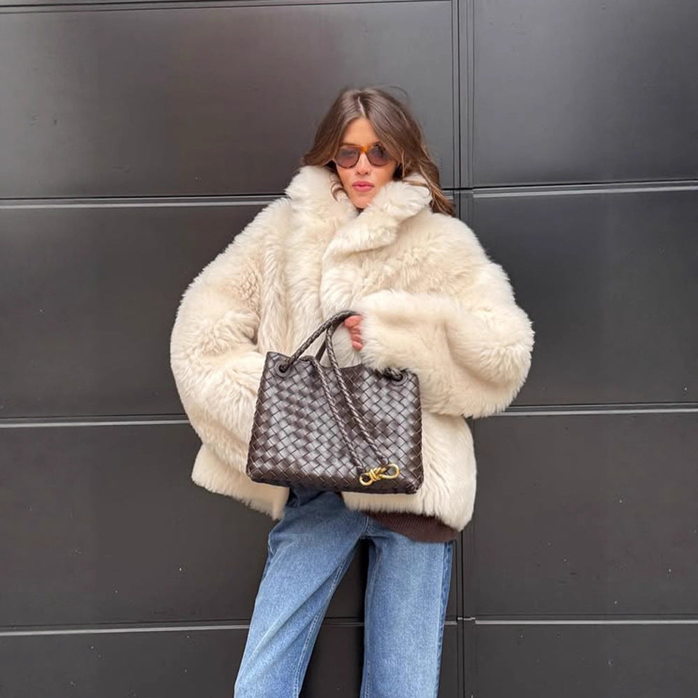 Women's short coat made of voluminous faux fur with a rounded shawl collar and boxy silhouette Mune Fashion