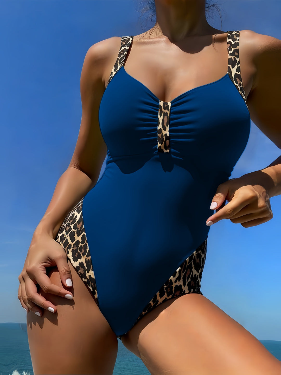 Women One-Piece Swimsuit with Fashionable Leopard Print Mune Fashion