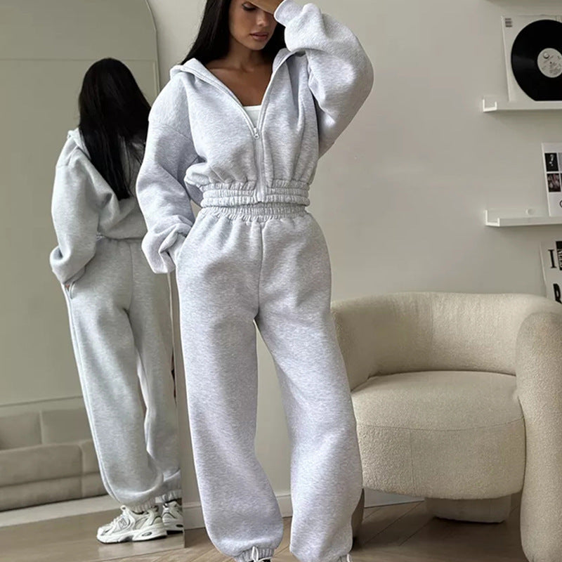 Women's Cropped-Zip-Hoodie with Balloon Sleeves and High-Cut Jogging Pants with Gathered Waistband Mune Fashion