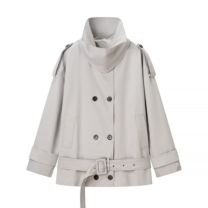 Women's short trench-style jacket with high standing collar, double-breasted front and waist belt Mune Fashion