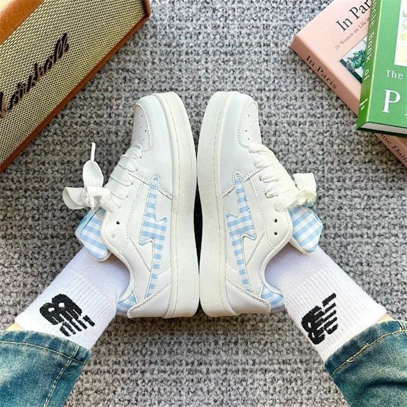 Women's sneakers in a modern check design with breathable materials Mune Fashion