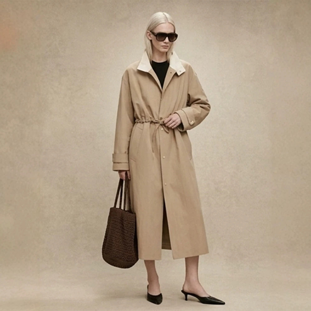 Women Tailored Coat in Trenchcoat Style with Drawstring Waist and Contrast Collar Mune Fashion