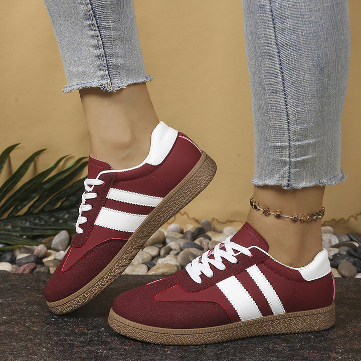 Ladies Retro Sneaker with suede look, gum sole and contrasting stripes Mune Fashion
