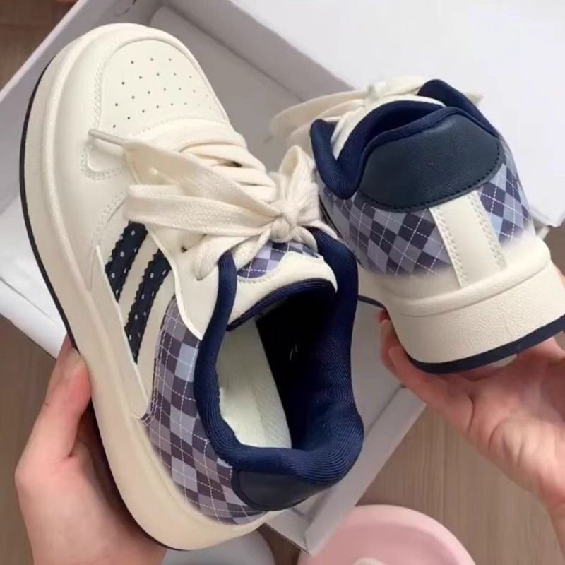 Women Sneakers with Check Pattern and Padded Sole Mune Fashion