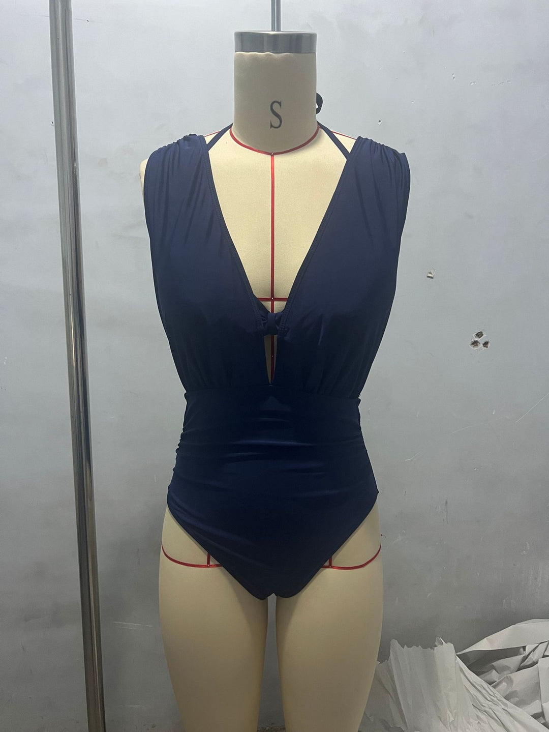 Women's one-piece swimsuit with deep V-neck and side gathering Mune Fashion