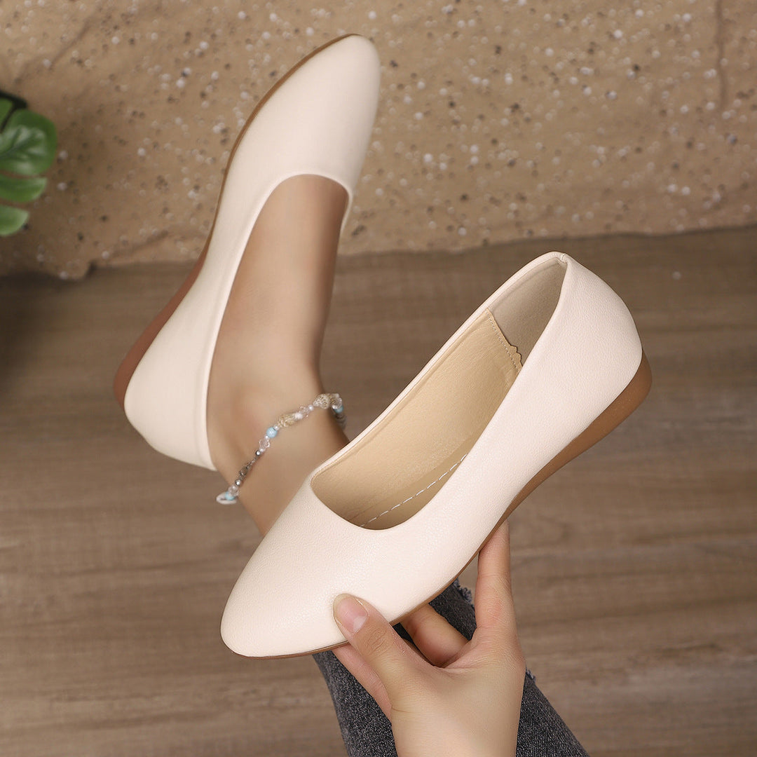 Ladies' ballerinas made of soft leather with elegant shell neckline Mune Fashion