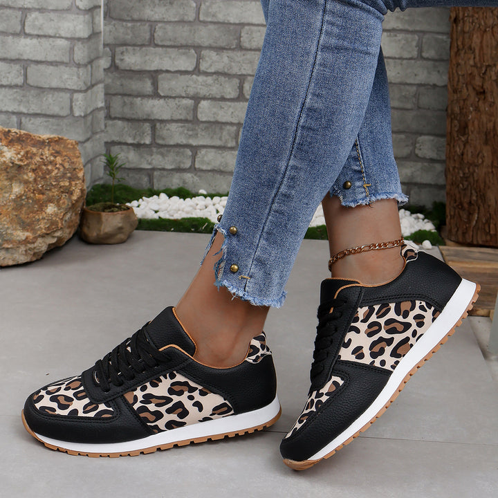 Women's sporty leopard print retro sneakers with padded comfort insole and contoured rubber sole Mune Fashion