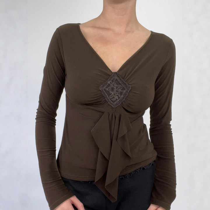 Women's figure-hugging long sleeve shirt with draped front and crocheted central applique Mune Fashion