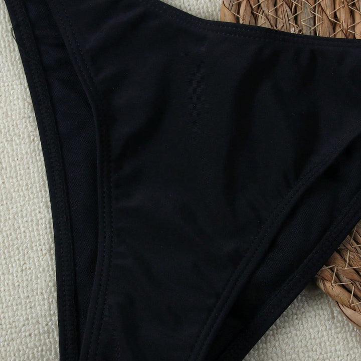 Women's bikini with fashionable knot design and elegant gold accent Mune Fashion