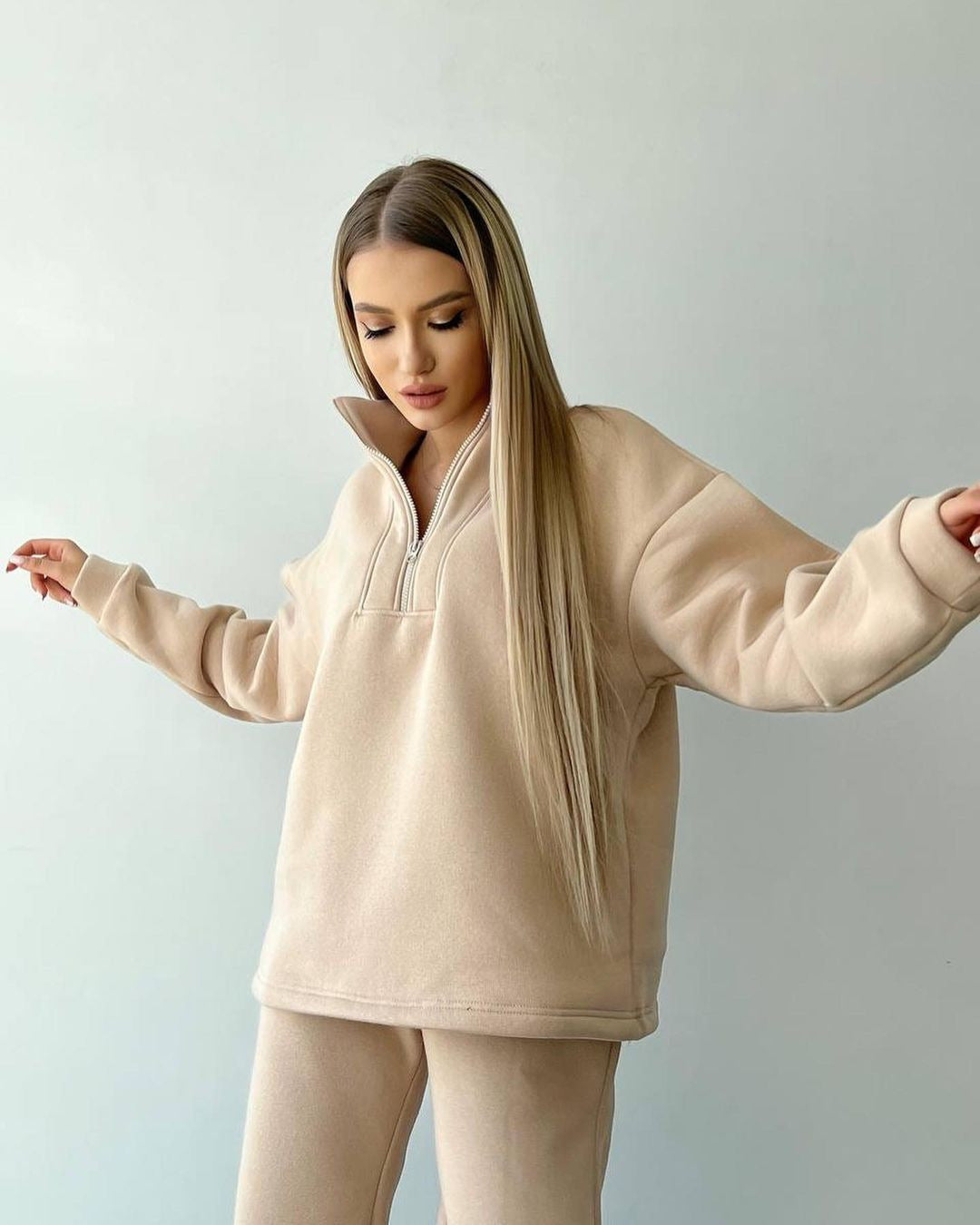 Women Cropped Sweatshirt Set with High Collar and High Waist Jogging Pants Mune Fashion