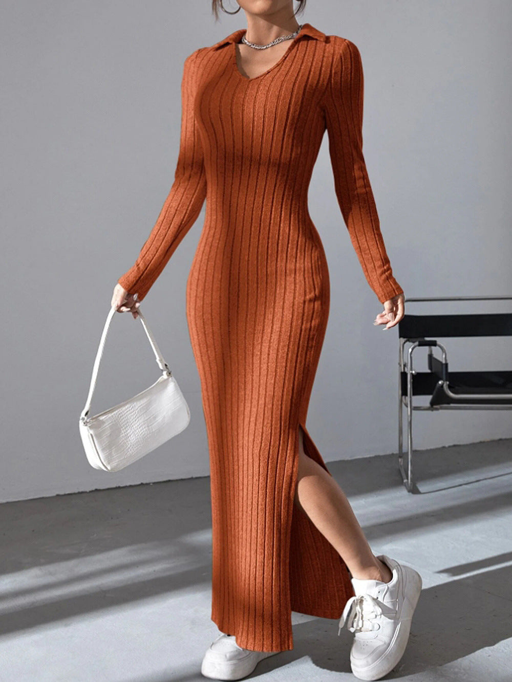 Women's Maxi Dress with Structured V-Neck and Side Slits Mune