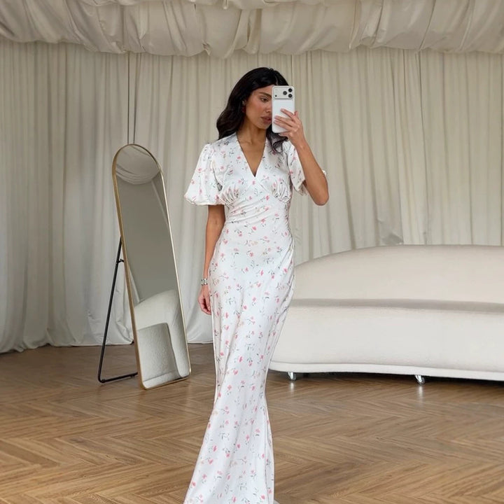 Women's maxi dress with floral satin look, fitted silhouette and short puff sleeves Mune Fashion