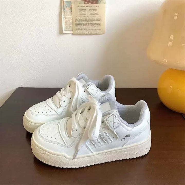 Women sneakers in classic design with breathable surface Mune Fashion