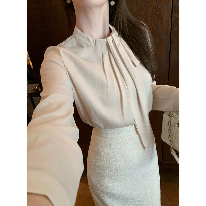 Women Elegant and figure-hugging blouse with bow detail Drune