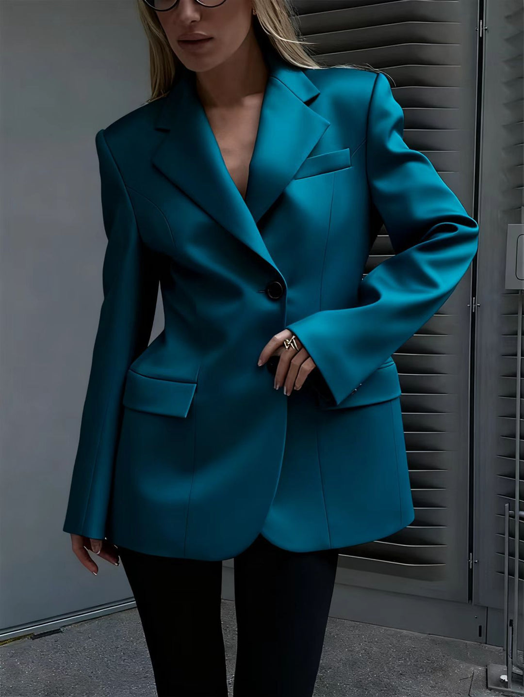 Women's Oversized Long Blazer with Emphasized Shoulder Area and Flap Pockets Drune