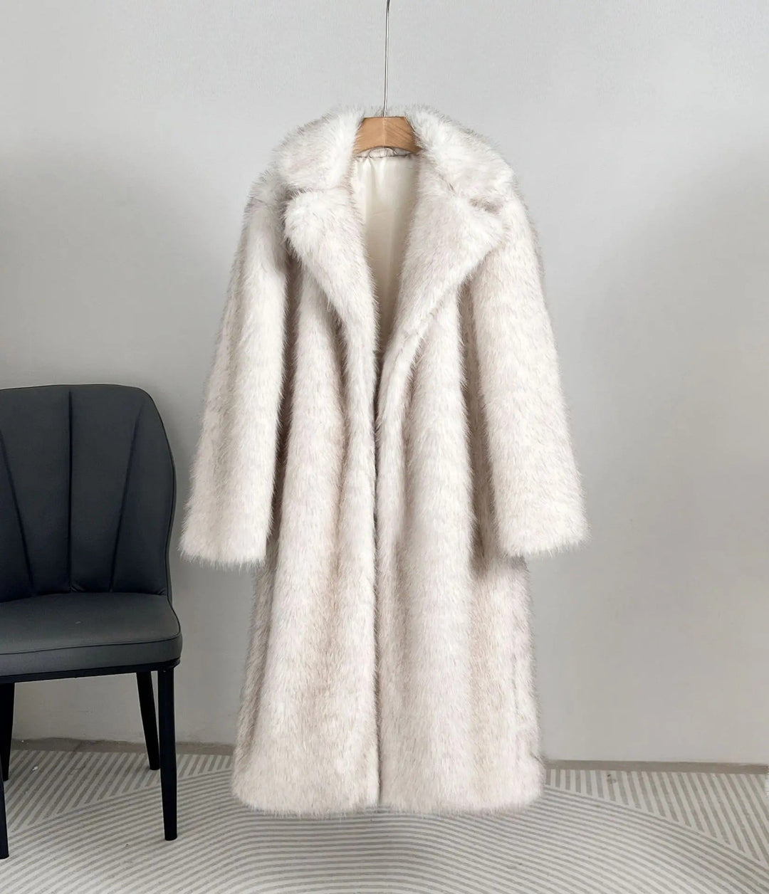 Ladies Elegant Fur Coat with Large Pockets Mune