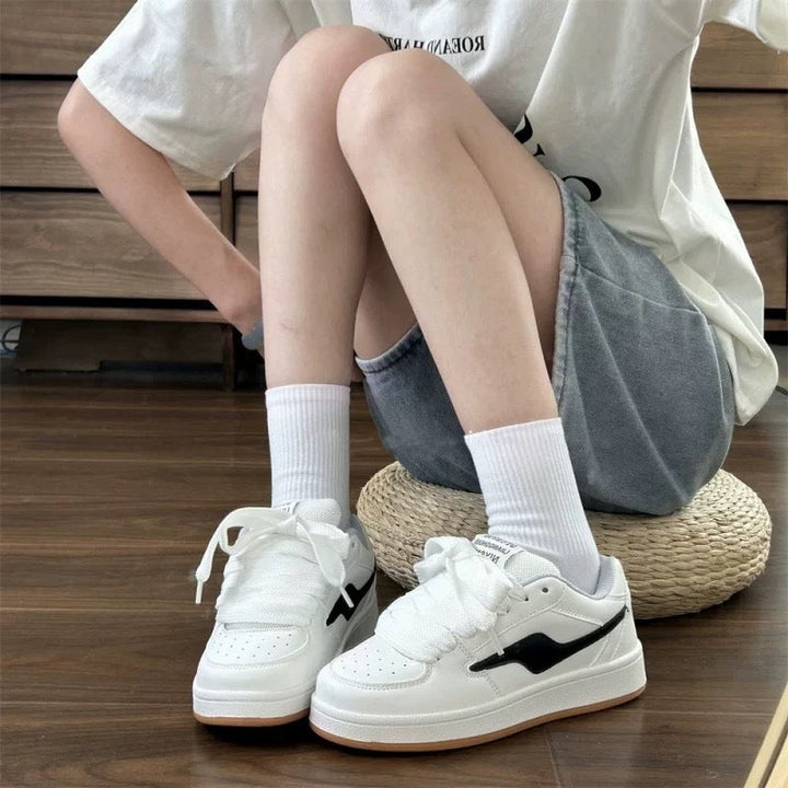 Women's sporty sneakers with comfort padding and non-slip sole Mune Fashion