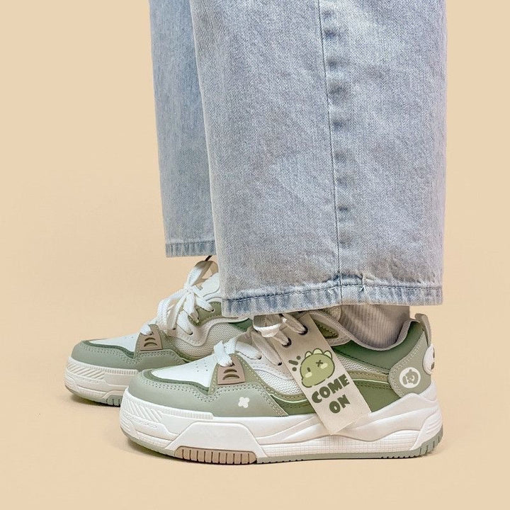 Women Sporting Sneakers with Trendy Design and Flexible Sole Mune Fashion