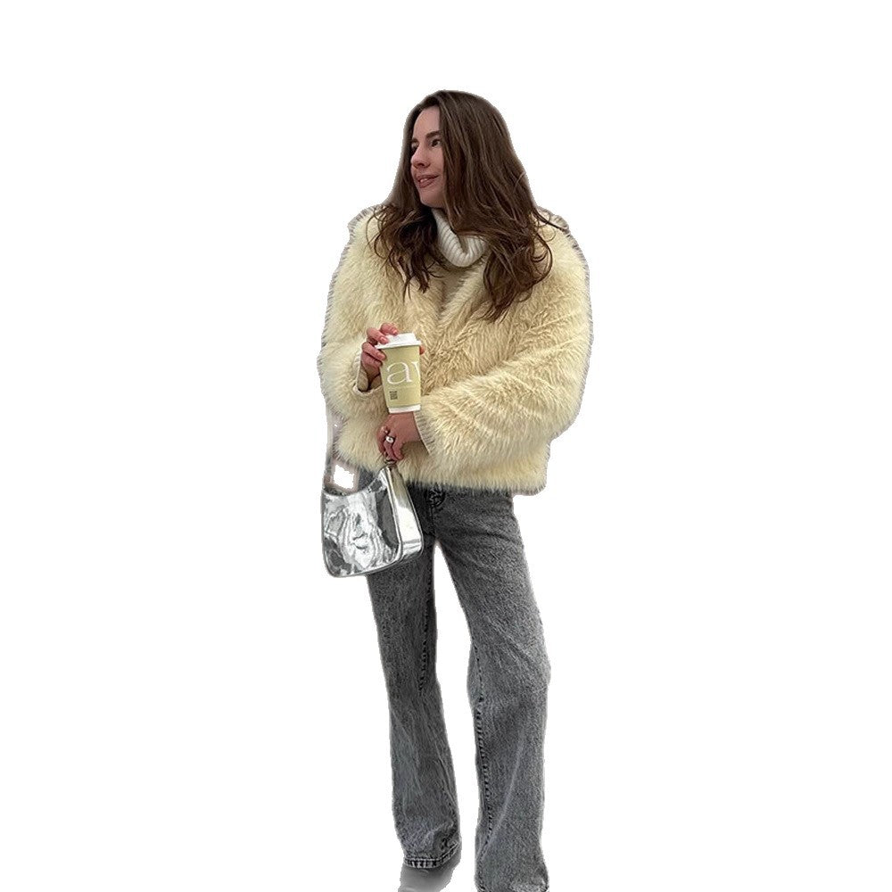 Women Short Blouson made of long-fiber synthetic fur with boxy silhouette and shawl collar Mune Fashion