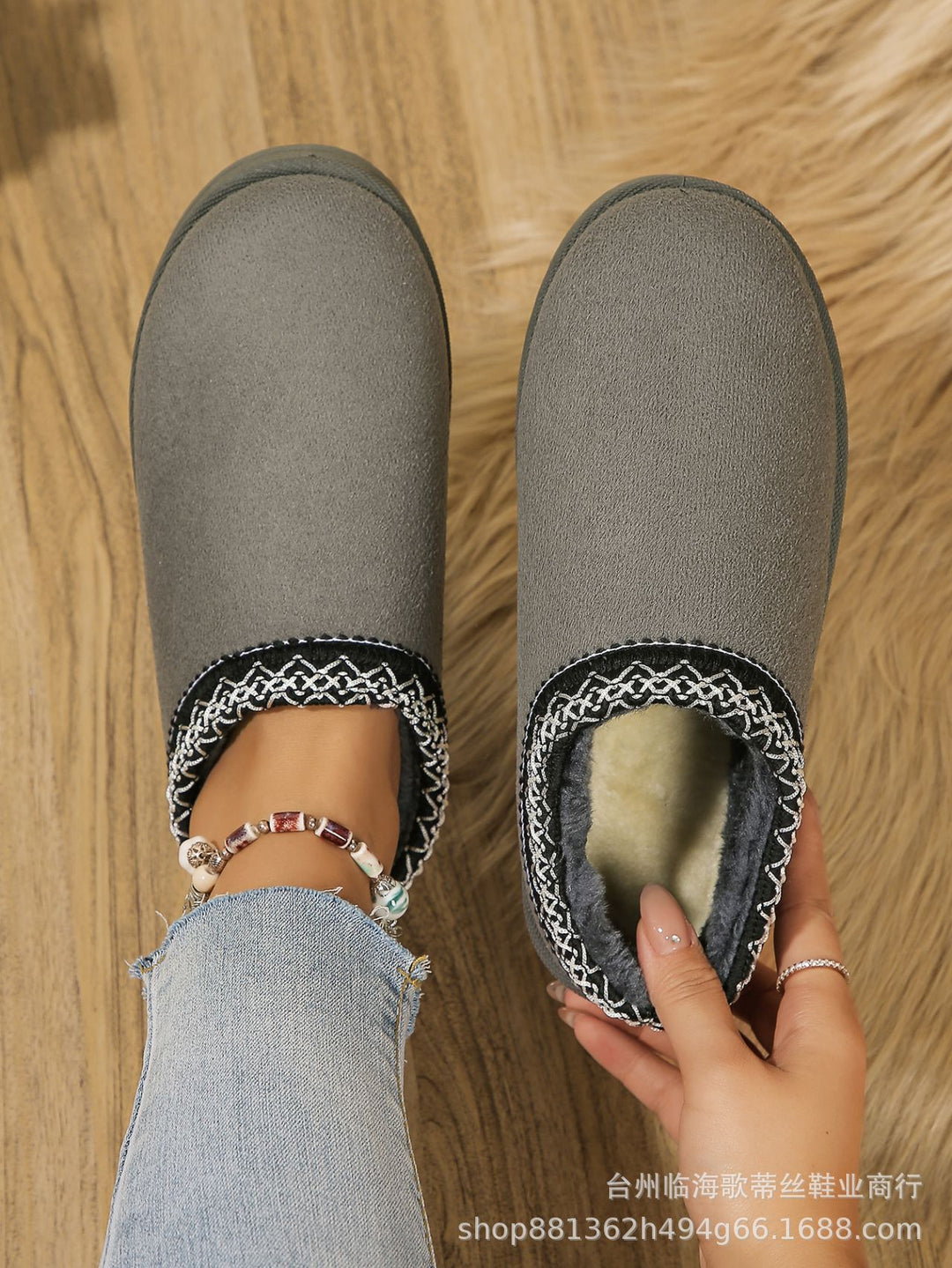 Women’s Insulated Slippers with Cozy Faux Fur Insole and Embroidered Entry Mune Fashion