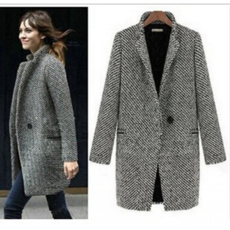 Women's wool blend coat in herringbone bouclé with straight cut and lapel collar Mune Fashion