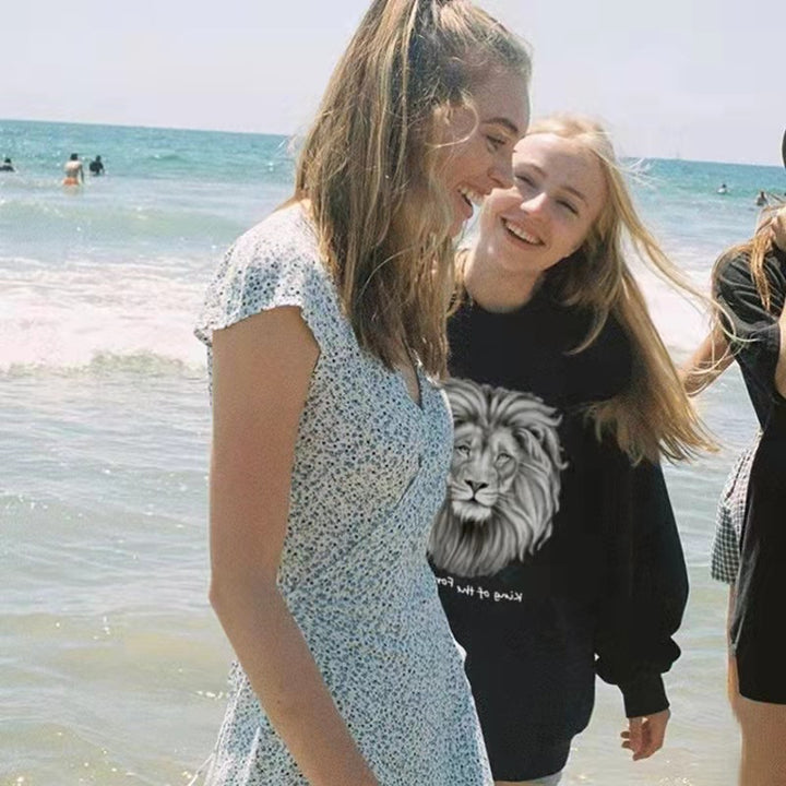 Women's oversized sweatshirt with photorealistic lion print, relaxed fit and ribbed round neckline Mune Fashion