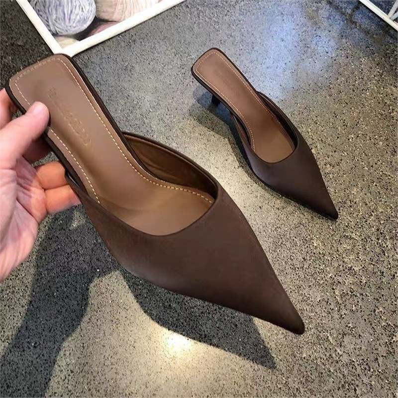 Women's pointed-toe mule with low kitten heel and backless design Mune Fashion