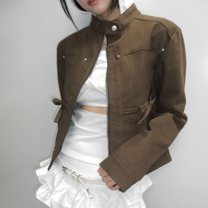Women tailored short jacket with stand-up collar, epaulettes, waist belts and continuous zipper Mune Fashion