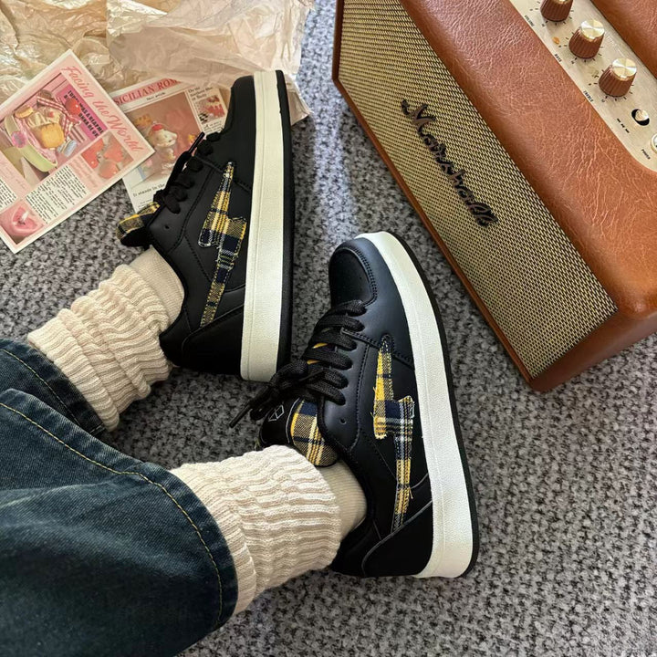 Women's sneakers in fashionable checkered design with comfortable cushioning Mune Fashion